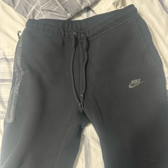 Nike Tech Jogger Pants - Picture 2 of 5